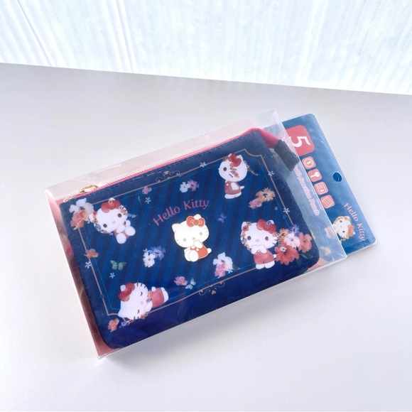 Hello Kitty 5 Pockets Multi-function passport holder pouch - Picture 1 of 7